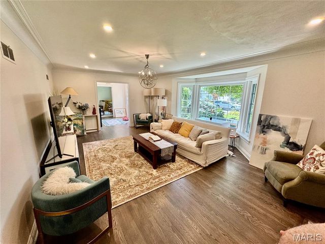 9053 Saranac Drive, Richmond Heights, MO 63117