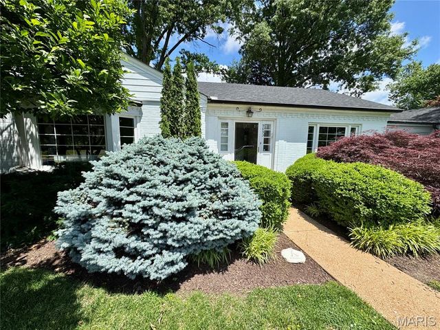 9053 Saranac Drive, Richmond Heights, MO 63117