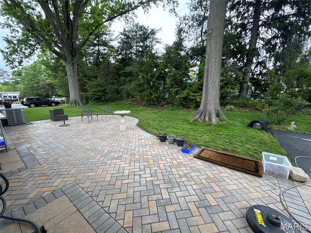9053 Saranac Drive, Richmond Heights, MO 63117