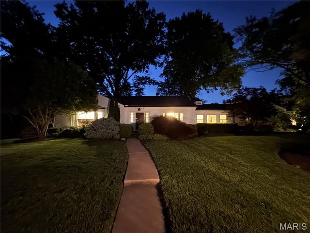 9053 Saranac Drive, Richmond Heights, MO 63117