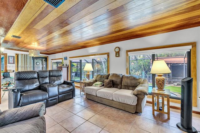 7801 SW 170th St, Palmetto Bay, FL 33157