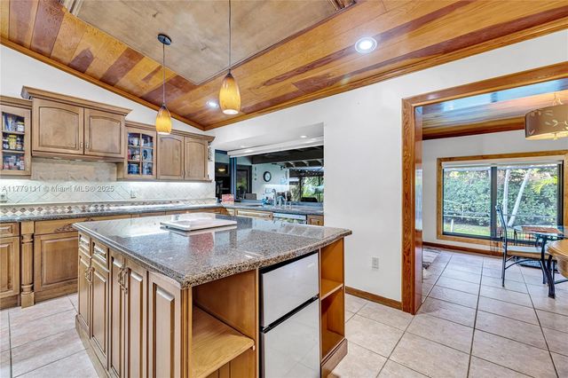 7801 SW 170th St, Palmetto Bay, FL 33157