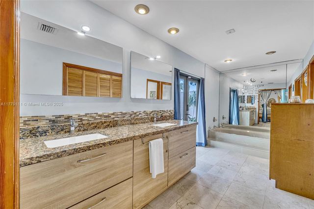 7801 SW 170th St, Palmetto Bay, FL 33157