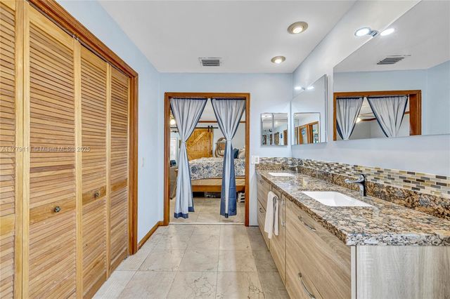 7801 SW 170th St, Palmetto Bay, FL 33157