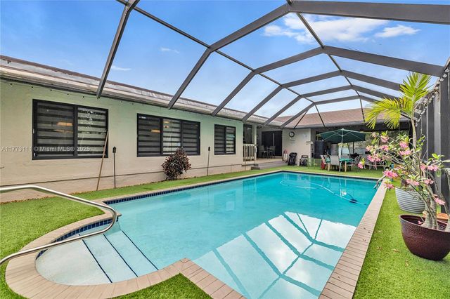 7801 SW 170th St, Palmetto Bay, FL 33157