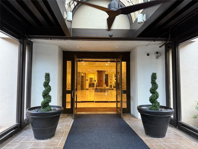 3525 Sage Road 304, Houston, TX 77056