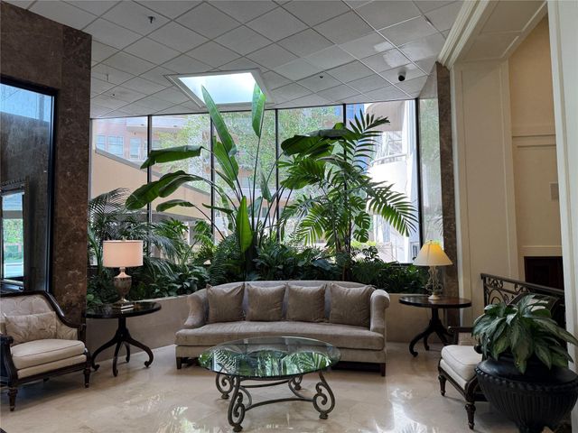 3525 Sage Road 304, Houston, TX 77056