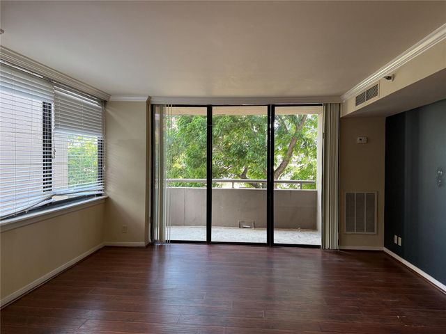 3525 Sage Road 304, Houston, TX 77056