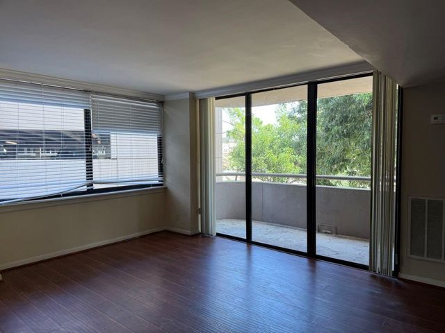 3525 Sage Road 304, Houston, TX 77056