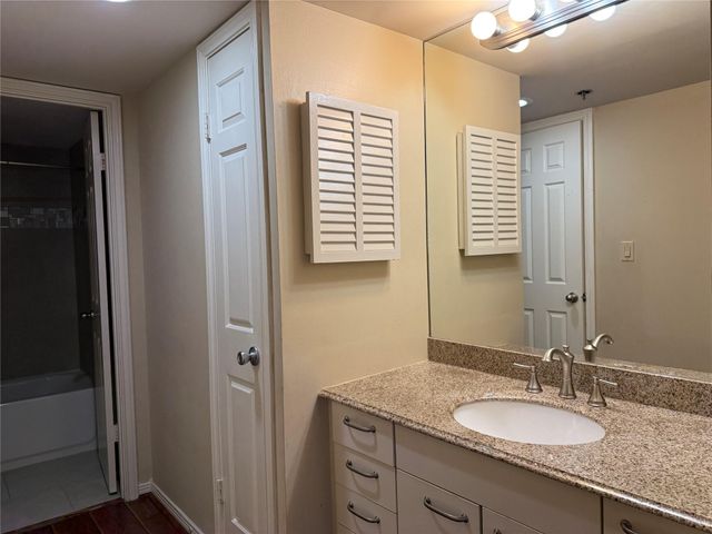 3525 Sage Road 304, Houston, TX 77056