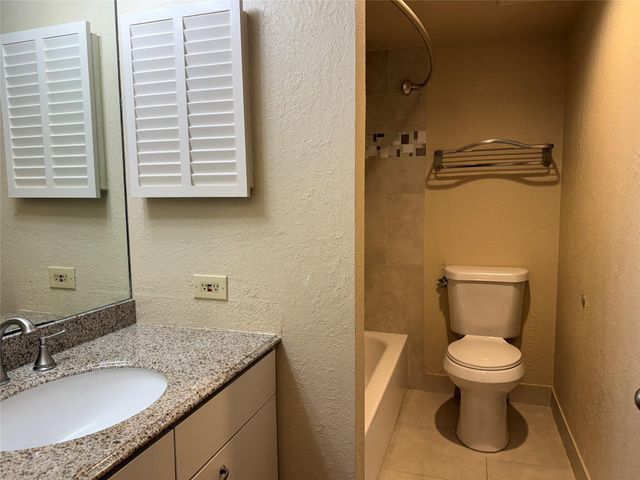 3525 Sage Road 304, Houston, TX 77056