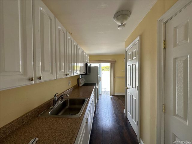 193 Woodbine Avenue C, Northport, NY 11768