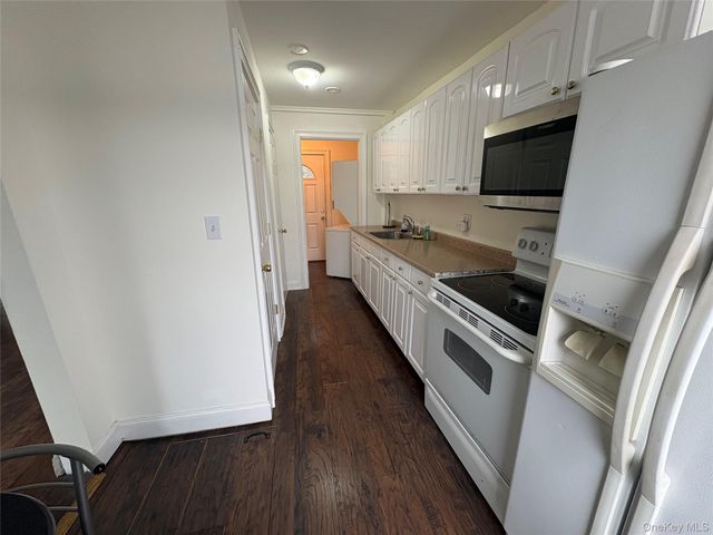 193 Woodbine Avenue C, Northport, NY 11768