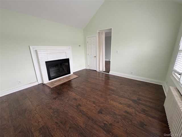 193 Woodbine Avenue C, Northport, NY 11768
