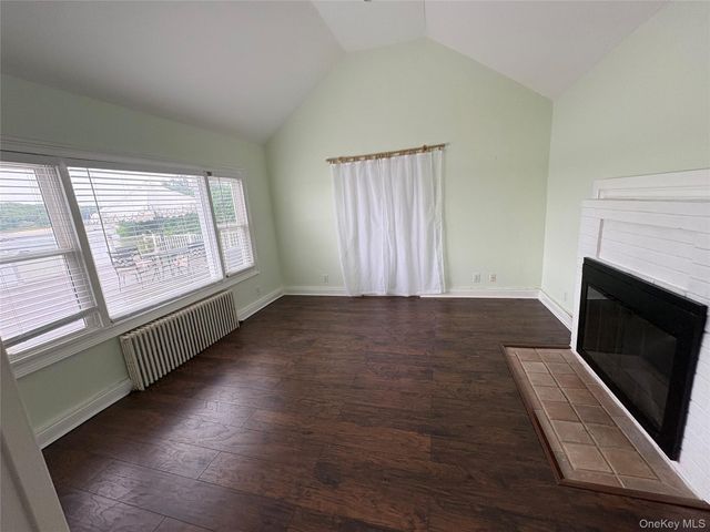 193 Woodbine Avenue C, Northport, NY 11768