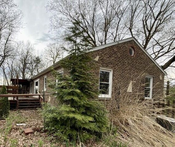1000 E 61st Place, Merrillville, IN 46410