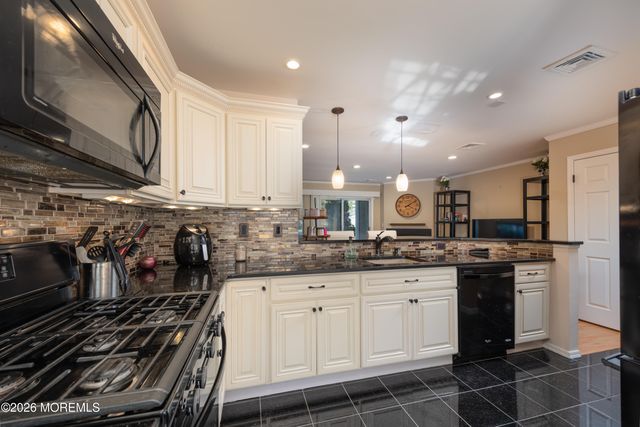 60 Horseshoe Court, Tinton Falls, NJ 07753