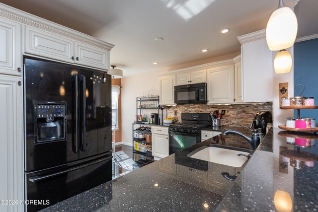 60 Horseshoe Court, Tinton Falls, NJ 07753