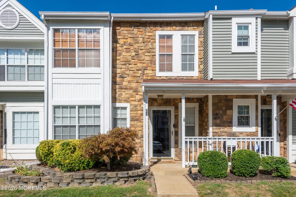 60 Horseshoe Court, Tinton Falls, NJ 07753