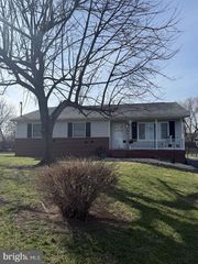 39 ROLLING MEADOWS DR, Martinsburg, WV 25404