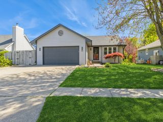 1411 E Franklin Avenue, Indianola, IA 50125