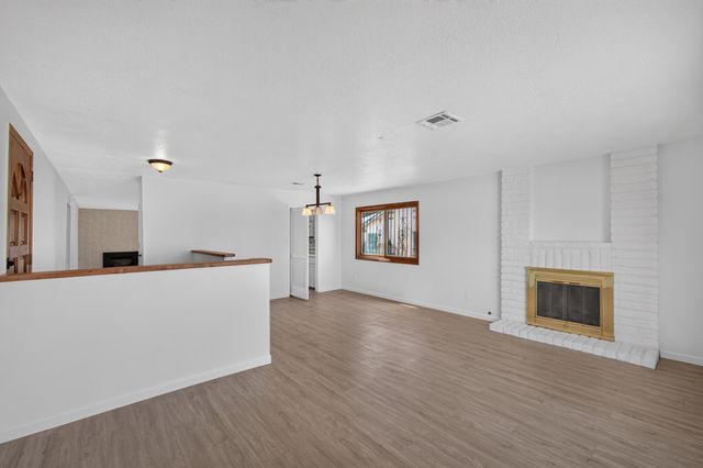 12656 Indian Place NE, Albuquerque, NM 87112