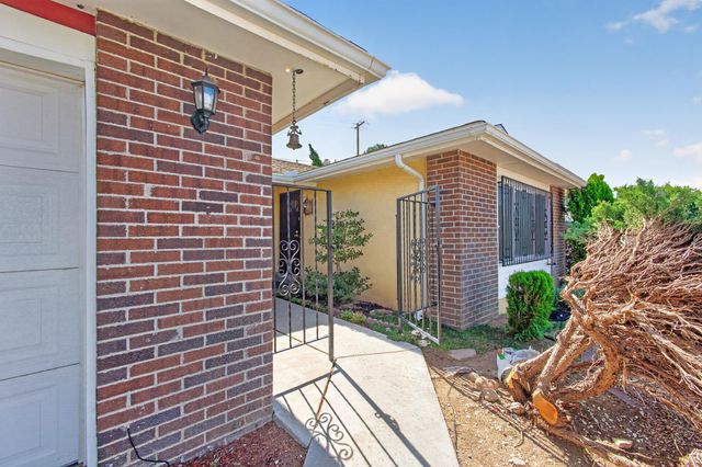 12656 Indian Place NE, Albuquerque, NM 87112