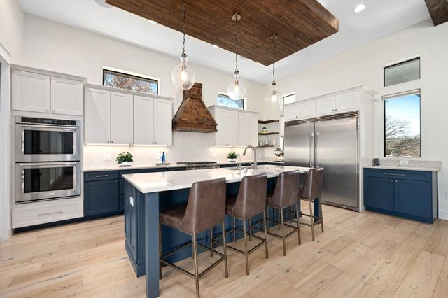 6104 Cary DR, Austin, TX 78757