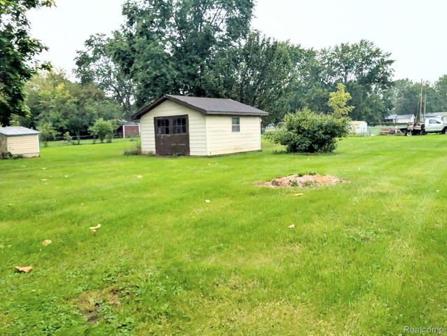 2116 Noble Avenue, Flint Charter Township, MI 48532