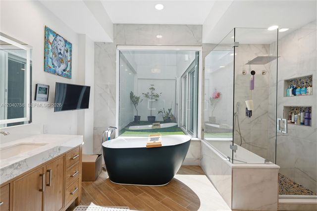 16400 Collins Ave TH-4, Sunny Isles Beach, FL 33160