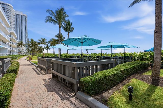 16400 Collins Ave TH-4, Sunny Isles Beach, FL 33160