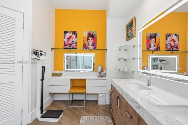 16400 Collins Ave TH-4, Sunny Isles Beach, FL 33160