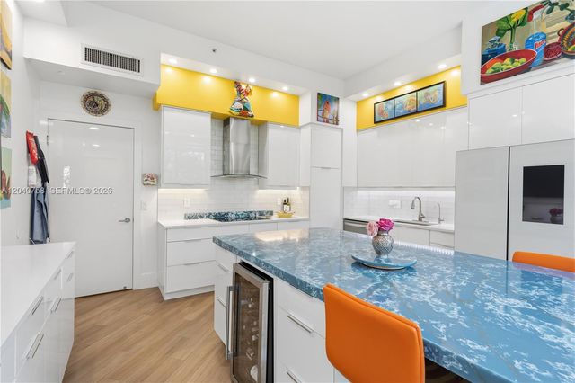 16400 Collins Ave TH-4, Sunny Isles Beach, FL 33160