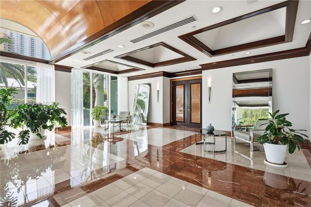 16400 Collins Ave TH-4, Sunny Isles Beach, FL 33160