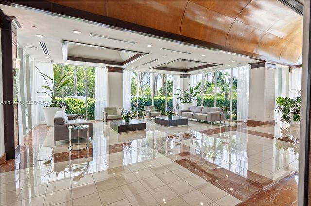16400 Collins Ave TH-4, Sunny Isles Beach, FL 33160