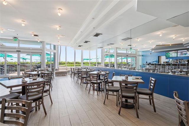 16400 Collins Ave TH-4, Sunny Isles Beach, FL 33160