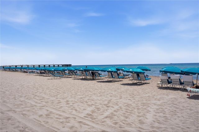 16400 Collins Ave TH-4, Sunny Isles Beach, FL 33160