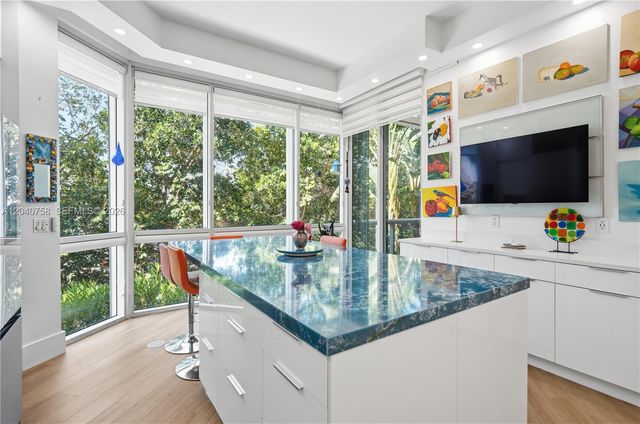 16400 Collins Ave TH-4, Sunny Isles Beach, FL 33160