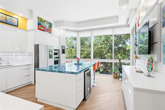 16400 Collins Ave TH-4, Sunny Isles Beach, FL 33160