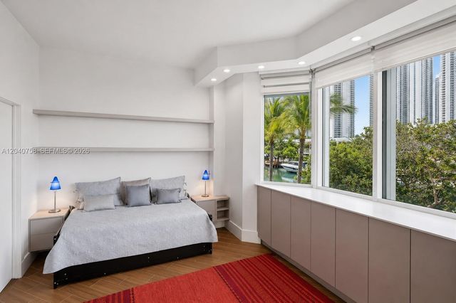 16400 Collins Ave TH-4, Sunny Isles Beach, FL 33160