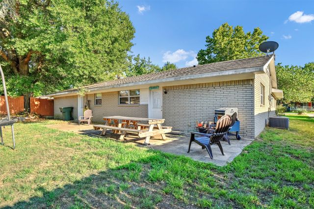 2513 Sunset Street, Denison, TX 75020