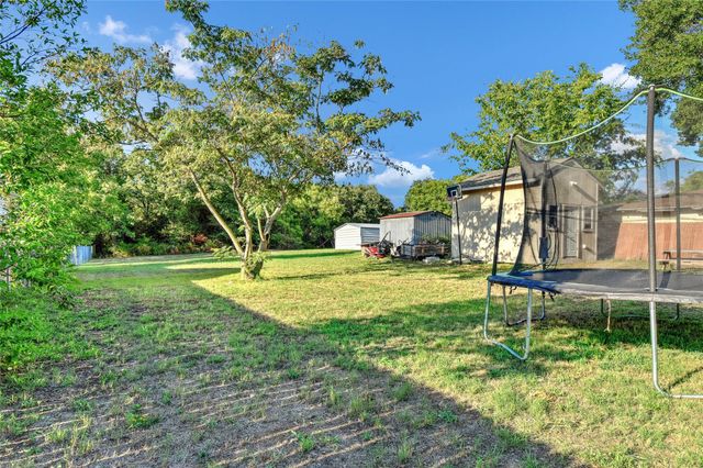 2513 Sunset Street, Denison, TX 75020