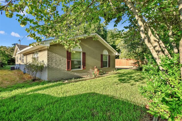 2513 Sunset Street, Denison, TX 75020
