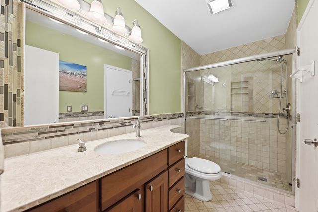 1818 N Sheridan Road, Waukegan, IL 60087