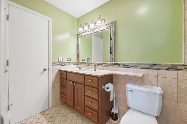 1818 N Sheridan Road, Waukegan, IL 60087