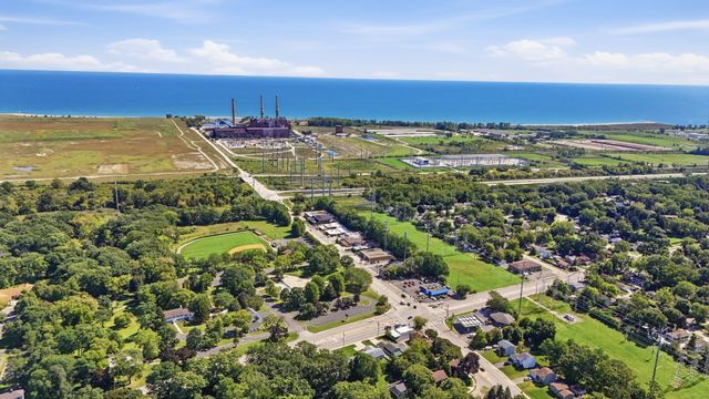 1818 N Sheridan Road, Waukegan, IL 60087