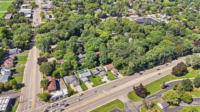 1818 N Sheridan Road, Waukegan, IL 60087