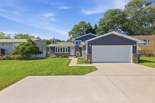 1818 N Sheridan Road, Waukegan, IL 60087