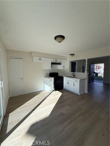 558 S Benjamin, Rialto, CA 92376