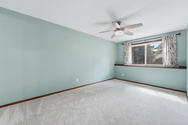 1801 113th Avenue NW 106, Coon Rapids, MN 55433